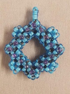 Intro-CRAW-blue_Beadology-Iowa Cubed Right Angle Weave Pendant Kit--Blue