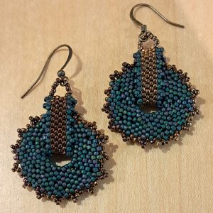Doorknocker-Earrings_peyote_Beadology-Iowa Doorknocker Earrings